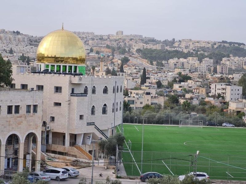 الاحتلال يزيل قبة مسجد جنوب شرق القدس المحتلة