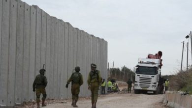 "مسيرة" للاحتلال مربوطة بحبل على حدود لبنان تثير سخرية