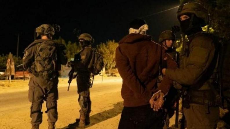 الاحتلال يشن حملة اعتقالات في الضفة الاحتلال يشن حملة اعتقالات في الضفة