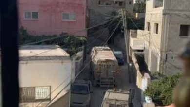 الاحتلال يصيب شابا بالرصاص ويعتقل آخر بعد محاصرة منزل في بيتا