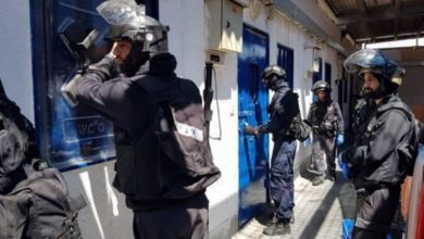 توتر في سجن النقب والاحتلال يدفع بوحدات قمع إضافية