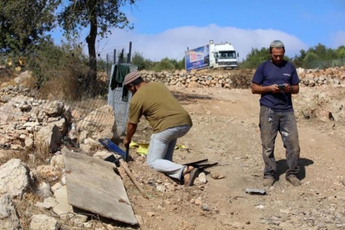 مستوطنون يهاجمون خلة مكحول في الأغوار الشمالية