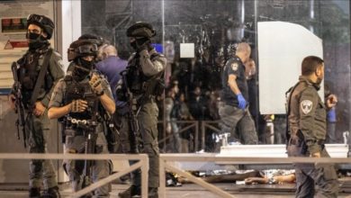 إصابة إسرائيلي بجراح في عملية طعن في القدس واستهداف المنفذ