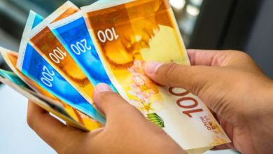 وزارة المالية تعلن صرف رواتب الموظفين العموميين غدا بنسبة 90 %