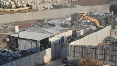 الاحتلال يهدم مباني سكنية ومنشآت صناعية في عناتا شرق القدس