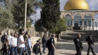 122 مستوطناً يقتحمون المسجد الأقصى بحماية قوات الاحتلال