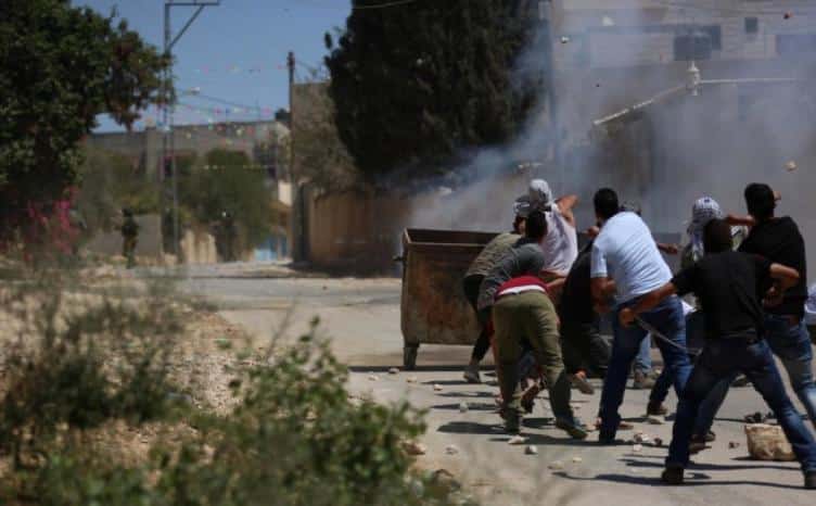 إصابتان بالرصاص الحي خلال مواجهات مع الاحتلال في عصيرة القبلية