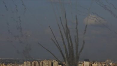 إحدى أكبر الرشقات الصاروخية.. صفارات الإنذار دوّت في 129 موقعا بـ"تل أبيب"
