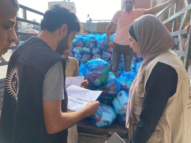 ضمن أنشطة حملة " أغيثوا غزة " .. الإغاثة الزراعية توزع 1300 طرد صحي لصالح الأسر النازحة لمراكز الإيواء في خانيونس ضمن أنشطة حملة " أغيثوا غزة " .. الإغاثة الزراعية توزع 1300 طرد صحي لصالح الأسر النازحة لمراكز الإيواء في خانيونس