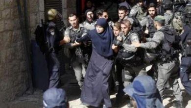 الاحتلال يعتقل فتاة مقدسية وأحد حراس المسجد الأقصى