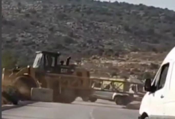 الاحتلال يغلق مدخل سلفيت الشمالي بالسواتر الترابية
