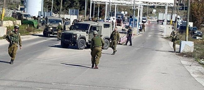 الاحتلال يتسبب بأزمة خانقة على حاجز عين سينيا شمال رام الله الاحتلال يتسبب بأزمة خانقة على حاجز عين سينيا شمال رام الله