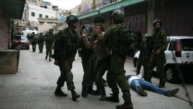 الاحتلال يخلي عائلة من منزلها قسرا ويحوله إلى ثكنة عسكرية جنوب الخليل