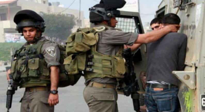الاحتلال يعتقل مواطنا عند حاجز زعترة