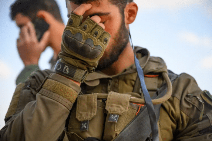 "أتبول على نفسي".. جندي "إسرائيلي" يروي تفاصيل مرعبة بعد انسحابه من غزة!