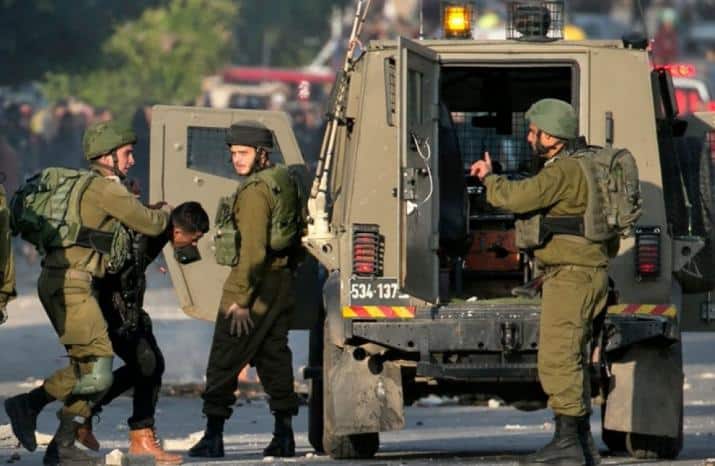الاحتلال يعتقل 6 مواطنين من قطنة شمال غرب القدس