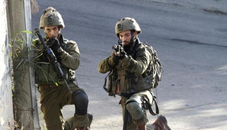 الاحتلال يصيب مواطنا في رام الله ويستولي على مركبة في بيرزيت