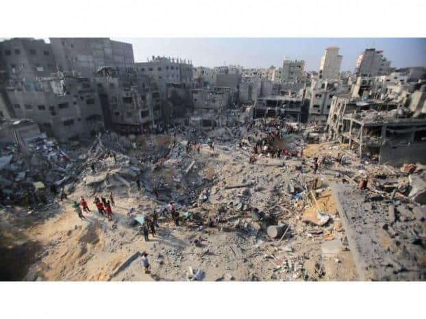 مركز كارتر يطالب بالالتزام بالقانون الدولي ووقف إطلاق النار وإقامة دولة فلسطينية وإنهاء التهجير القسري في غزة