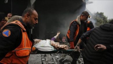 شهداء وجرحى بقصف استهدف محيط مستشفى شهداء الأقصى بينهم صحفي و 4أفراد من طواقم الهلال الأحمر