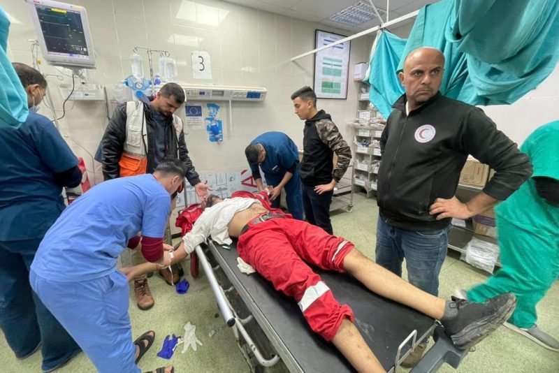"الهلال الأحمر": الاحتلال يواصل استهداف محيط مستشفى الأمل ومقر الجمعية في خان يونس