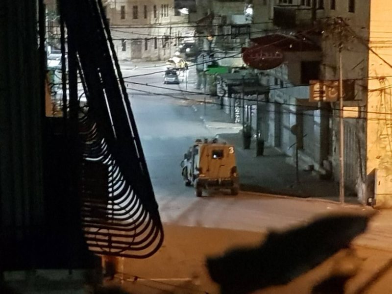 إصابة خمسة مواطنين واعتقال سادس خلال اقتحام الاحتلال مدينة نابلس