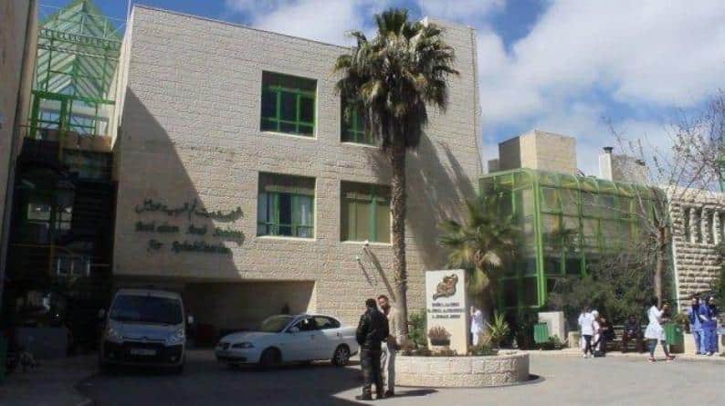 مستشفى الجمعية العربية توقف استقبال تحويلات وزارة الصحة بسبب الديون المتراكمة على الحكومة