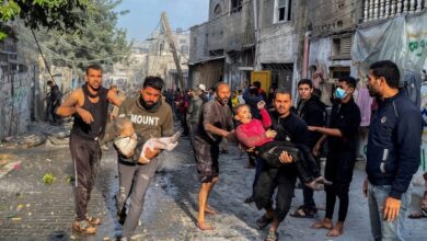 طبيب فرنسي: قناصة الاحتلال يستهدفون رؤوس البالغين وأرجل الأطفال