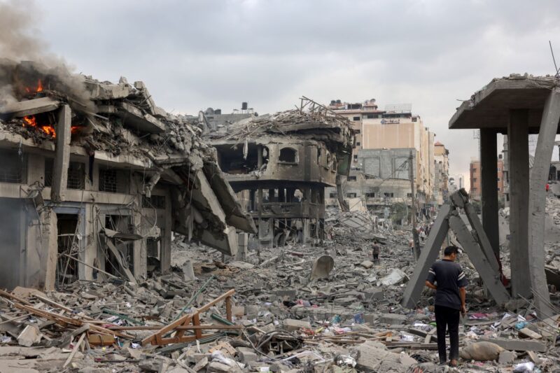 شهيدان و8 إصابات في قصف للاحتلال على حي الرمال من مدينة غزة