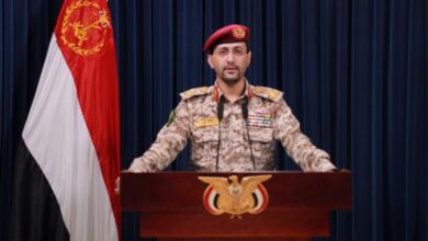 القوات اليمنية تستهدف سفينة إسرئيلية..وتنفذ عملية ضد سفن حربية أميركية