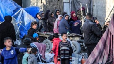 للمرة الثانية خلال 48 ساعة: الاحتلال يستهدف مواطنين ينتظرون المساعدات غرب غزة