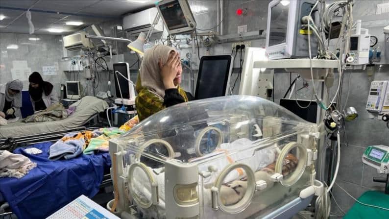 استشهاد 15 طفلا بمشفى "كمال عدوان" بغزة بسبب سوء التغذية والجفاف