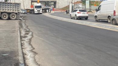 أربع بوابات حديدية خلال أقل من 24 ساعة في حواره