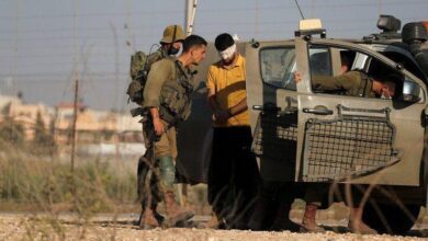 الاحتلال يعتقل مواطنين من حلحول شمال الخليل