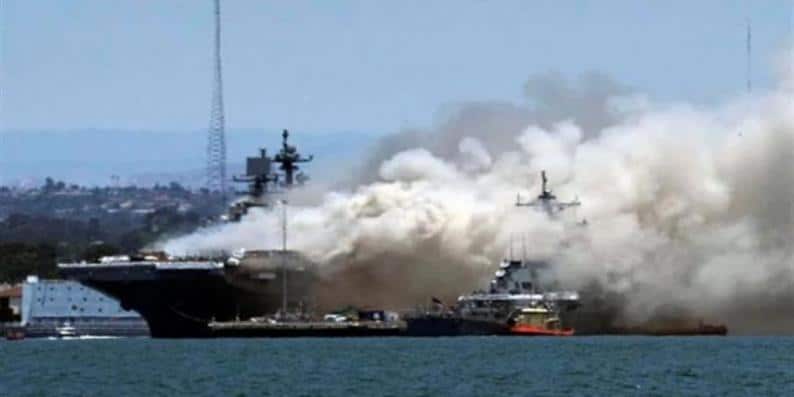 حريق في سفينة تابعة للبحرية الأمريكية في أثناء توجهها إلى قطاع غزة
