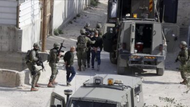 الاحتلال يحتجز نحو 20 مواطنا من سنجل ويخضعهم للتحقيق الميداني