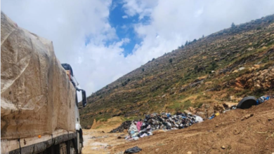 ضبط شاحنة محملة بالنفايات الصلبة في قرية بيت عنان شمال القدس