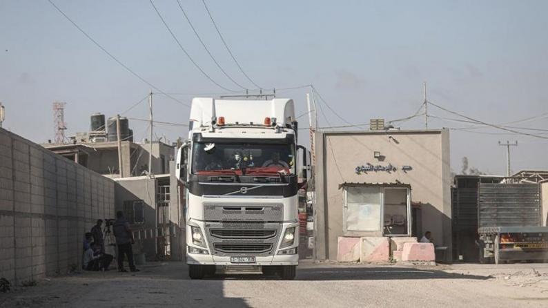 الرئاسة: بعد اتصالات رسمية مع مصر تم الاتفاق على إدخال المساعدات لقطاع غزة عبر "كرم أبو سالم" مؤقتاً
