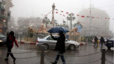 الطقس: أجواء غائمة وباردة وأمطار متفرقة