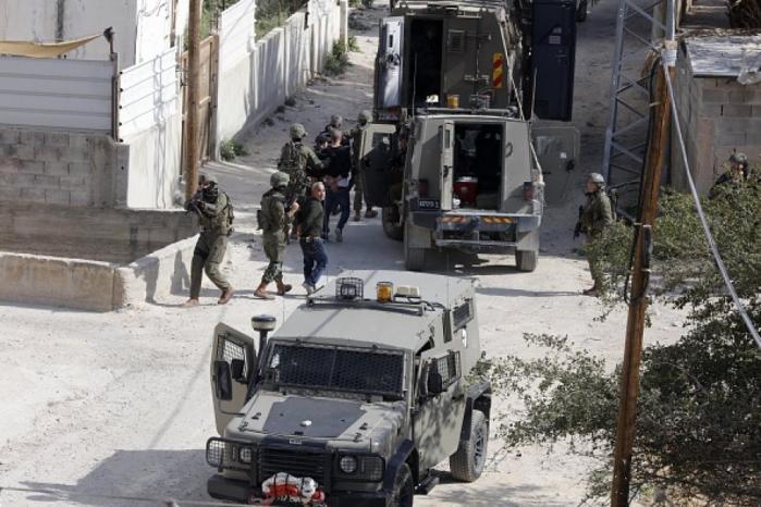 الاحتلال يصيب 11 مواطنا بجروح ورضوض خلال اقتحام مخيم عقبة جبر جنوب أريحا