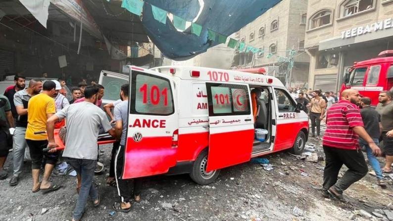 "الهلال الأحمر": استخدام الاحتلال شاحنة مساعدات إنسانية لتنفيذ مجزرة مخيم النصيرات يعرض سلامة طواقم الإغاثة للخطر