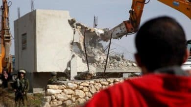 الاحتلال يجبر مقدسيا على هدم بنايته السكنية في القدس ويشرد 50 شخصا