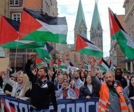 تظاهرة حاشدة للجالية الفلسطينية في مدينة بريمن الألمانية استنكارا للعدوان الإسرائيلي على قطاع غزة