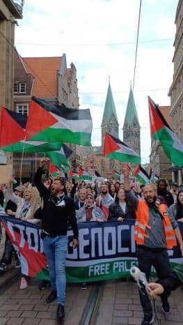 تظاهرة حاشدة للجالية الفلسطينية في مدينة بريمن الألمانية استنكارا للعدوان الإسرائيلي على قطاع غزة