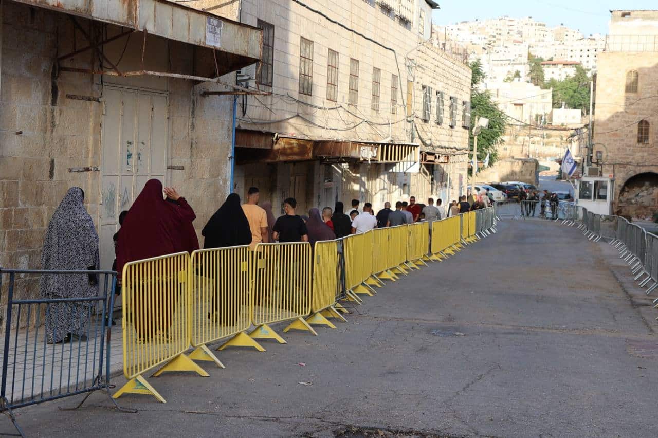 الاحتلال يمنع فلسطينيين من صلاة العيد بالأقصى ويضيق عليهم بالمسجد الإبراهيمي