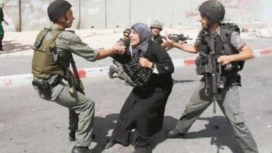 الاحتلال يعتقل امرأة أثناء دخولها الحرم الإبراهيمي