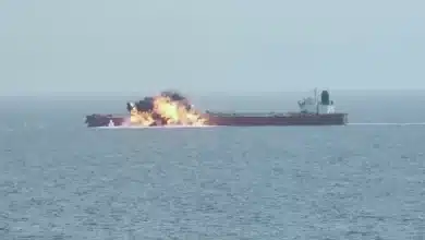 البحرية البريطانية: سفينة تجارية تعرضت للاستهداف بصاروخ في خليج عدن