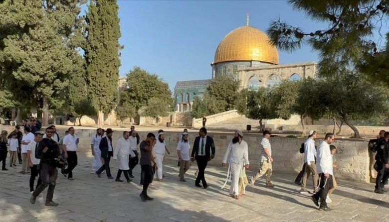 المستوطنون يقتحمون باحات المسجد الأقصى المبارك