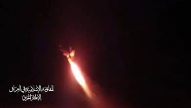 استهدفت المقاومة الإسلامية في العراق، اليوم الأربعاء، هدفين في وسط وشمال الأراضي الفلسطينية المحتلة، في عمليتين منفصلتين بواسطة الطيران المسيّر. وأكدت المقاومة في بيانيها، أن هذه العمليات تأتي "استمراراً بنهجنا في مقاومة الاحتلال، ونُصرةً لأهلنا في فلسطين ولبنان، وردّاً على المجازر التي يرتكبها الكيان الغاصب بحقّ المدنيين من أطفال ونساء وشيوخ". وشددت على "استمرار عملياتها في دكّ معاقل الأعداء بوتيرة متصاعدة". وأمس، نفذت المقاومة الإسلامية في العراق 3 عمليات، شملت استهداف هدفين عسكريين في جنوب وشمال الأراضي المحتلة، وهدف حيوي في شمال الأراضي المحتلة.