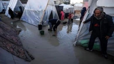 الدفاع المدني في غزة: مئات الأستغاثات من نازحين غمرتهم مياه الأمطار والأوضاع كارثية في القطاع