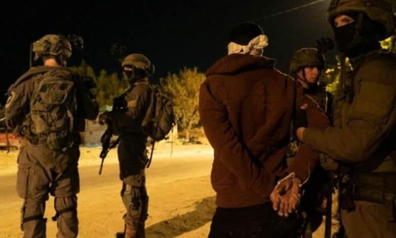اعتقالات في الخليل وطوباس تطال ثمانية شبان